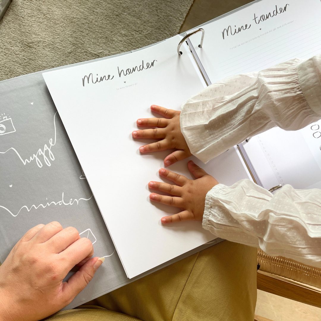 barnets bog plus (grå)