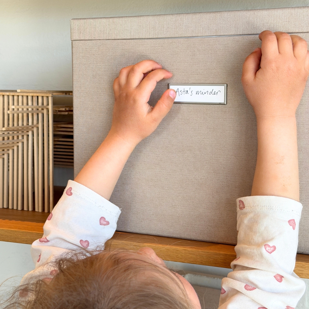 mindeboks med faner i a4