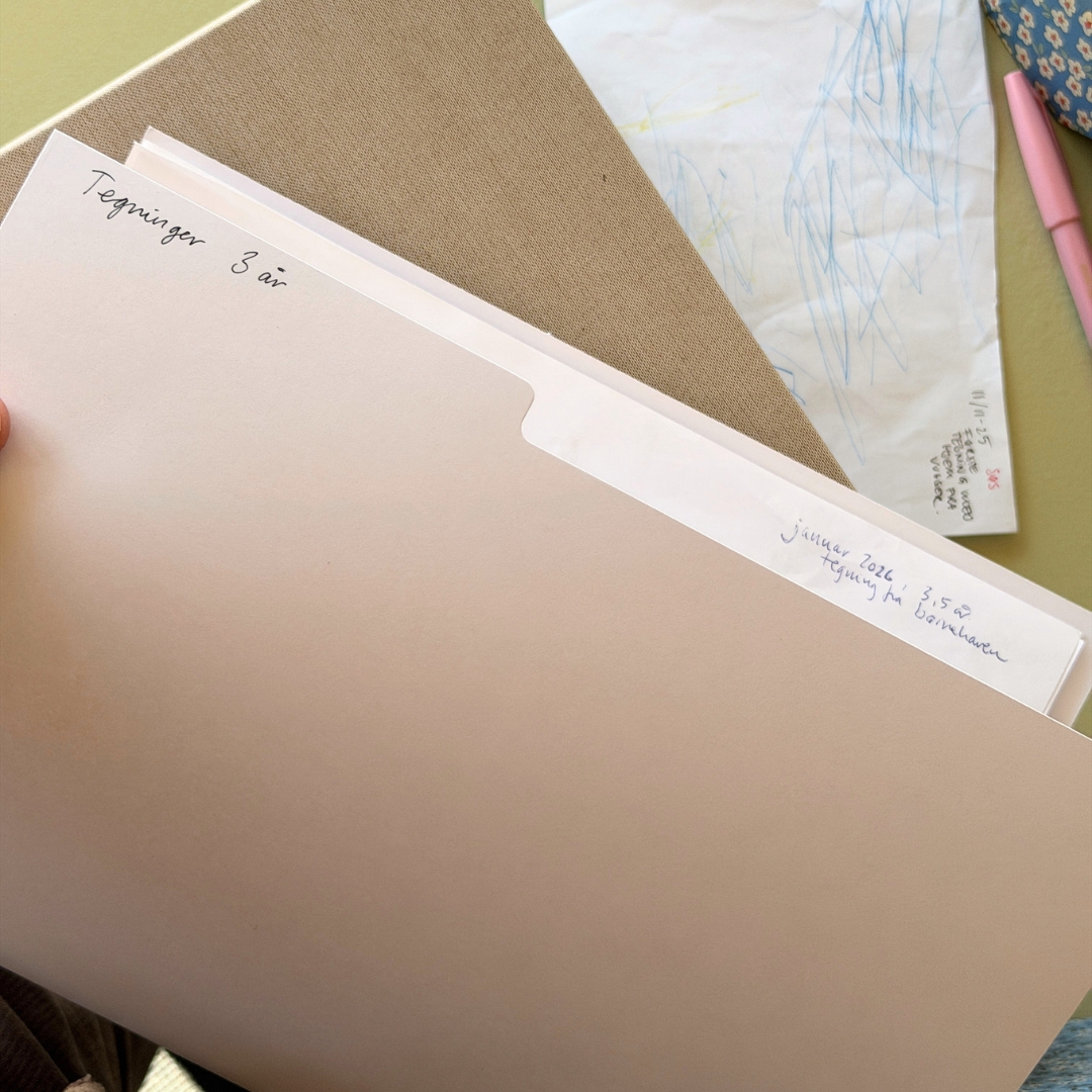 mindeboks med faner i a4