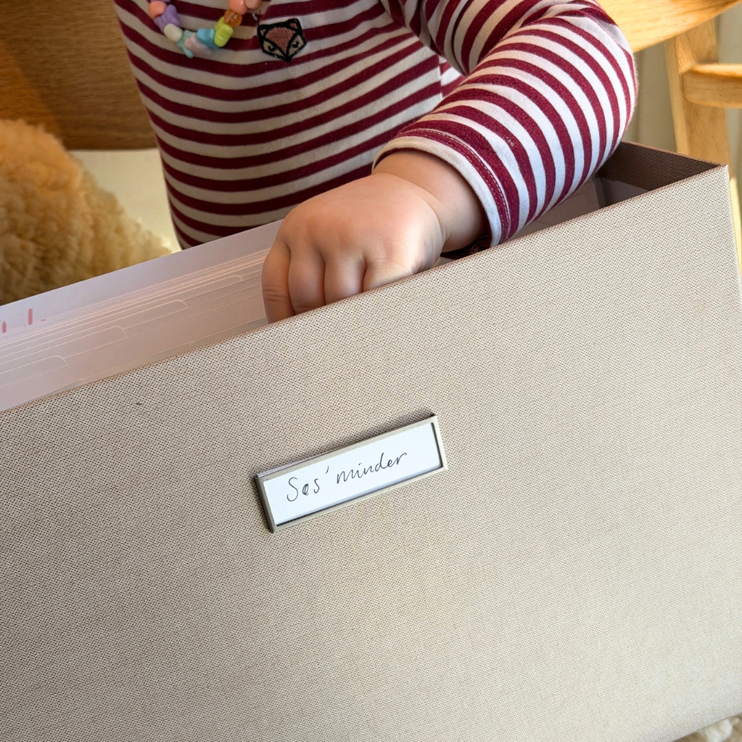 mindeboks med faner i a4