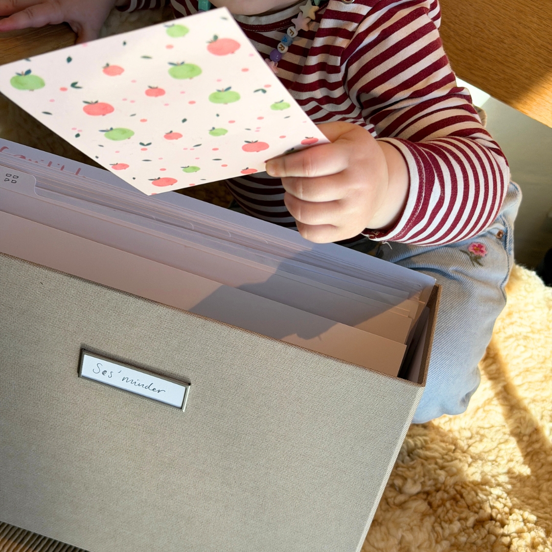 mindeboks med faner i a4